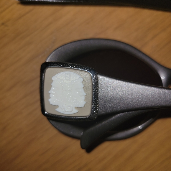 Fendi sunglasses and case - Picture 3 of 7